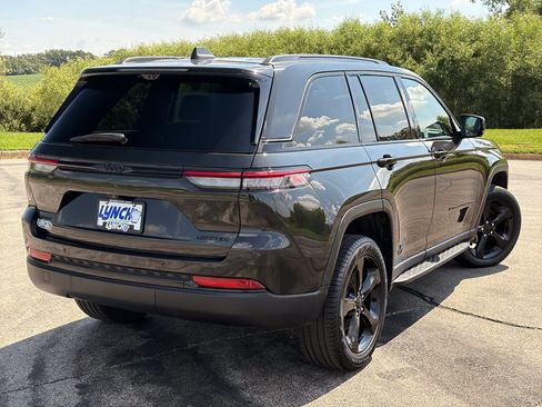 Used 2024 Jeep Grand Cherokee Limited w/ Luxury Tech Group II AWD/4WD image 4