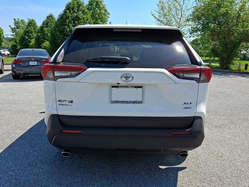 Used 2021 Toyota RAV4 XLE w/ Convenience Package AWD/4WD image 5