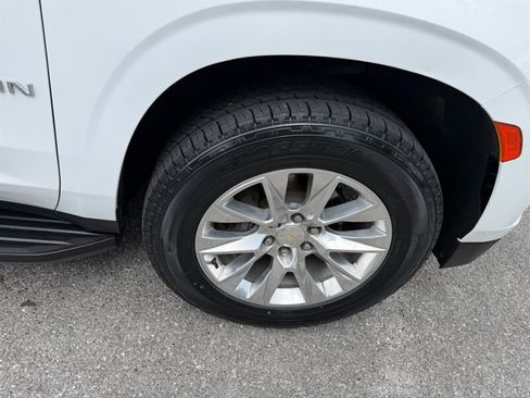 Used 2022 Chevrolet Suburban Premier w/ Premium Package AWD/4WD image 12
