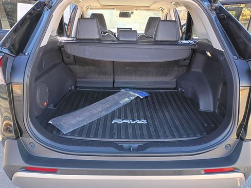 Used 2022 Toyota RAV4 Limited image 13