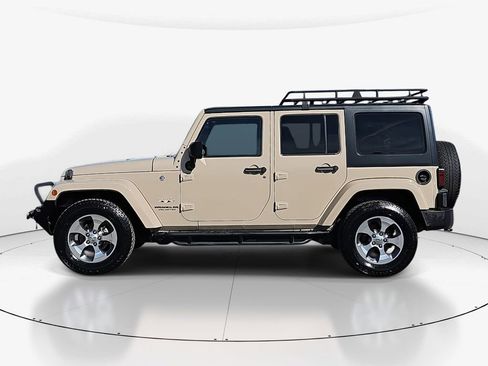 Used 2016 Jeep Wrangler Unlimited Sahara image 8