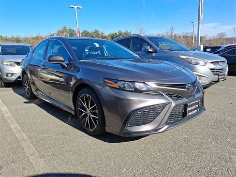 Certified 2023 Toyota Camry SE image 3