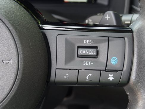 Used 2024 Nissan Rogue Platinum FWD image 25