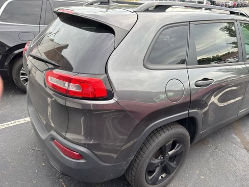 Used 2017 Jeep Cherokee Sport AWD/4WD image 17