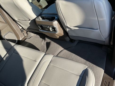 Used 2024 GMC Sierra 3500 SLT w/ SLT Convenience Package image 38