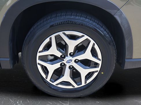 Used 2023 Subaru Forester Premium AWD/4WD image 30