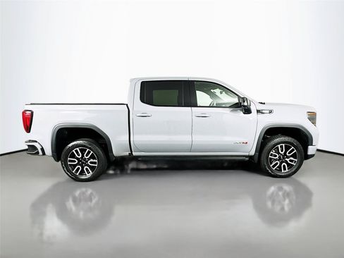 Used 2025 GMC Sierra 1500 AT4 w/ Technology Package AWD/4WD image 18