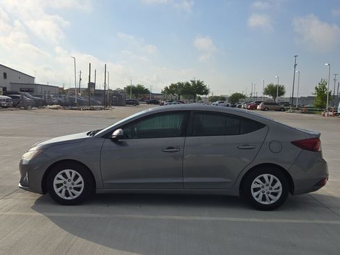 Used 2019 Hyundai Elantra SE image 7