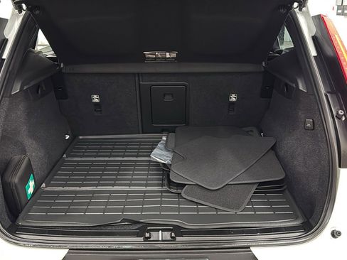 Used 2024 Volvo XC40 B5 Plus w/ Protection Package Premier image 28