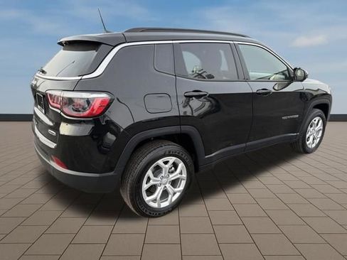 Used 2024 Jeep Compass Latitude image 7