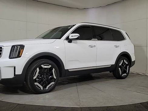 Used 2023 Kia Telluride S w/ S Sunroof Package image 3