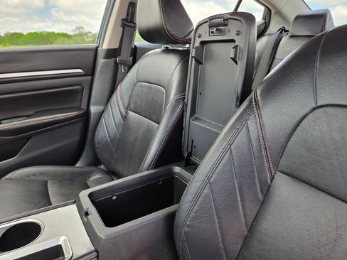 Used 2024 Nissan Altima 2.5 SR w/ SR Premium Package FWD image 32