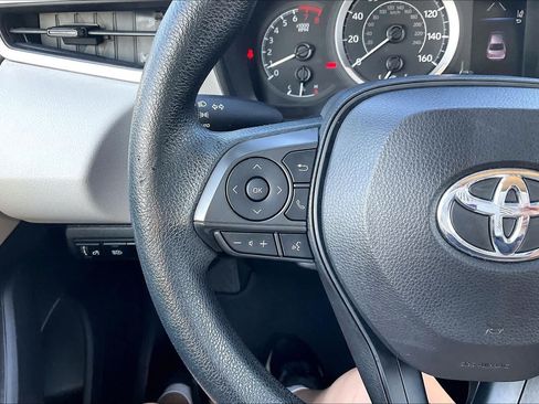 Used 2022 Toyota Corolla LE FWD image 21