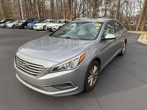 Used 2016 Hyundai Sonata SE image 12