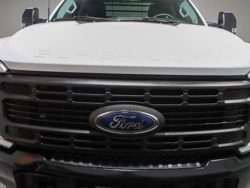 Used 2023 Ford F550 4x4 Regular Cab Super Duty image 4