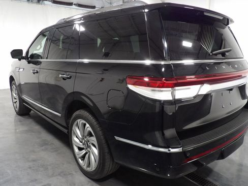 Used 2022 Lincoln Navigator Reserve AWD/4WD image 7