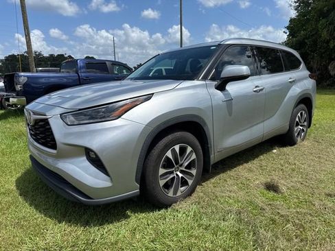 Used 2021 Toyota Highlander XLE AWD/4WD image 7