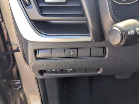 Used 2023 Nissan Rogue SV image 16