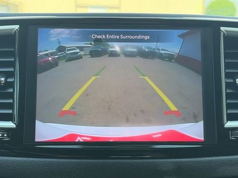 Used 2023 Chrysler Pacifica Touring-L FWD image 45