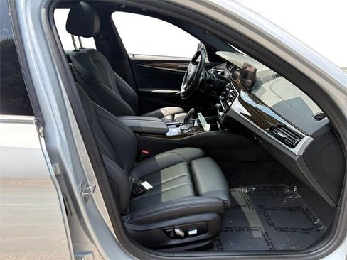 Used 2019 BMW 530i w/ Convenience Package image 11