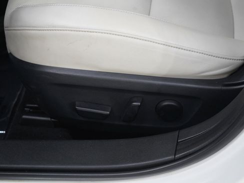 Used 2019 MAZDA MAZDA3 Sedan FWD image 21