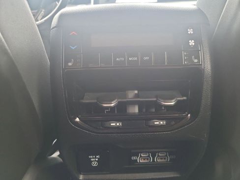 Used 2022 Jeep Grand Cherokee L Limited image 21