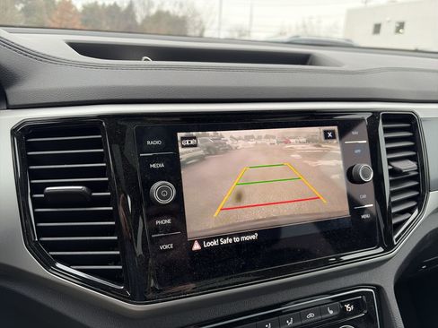 Used 2023 Volkswagen Atlas Cross Sport SEL R-Line image 32