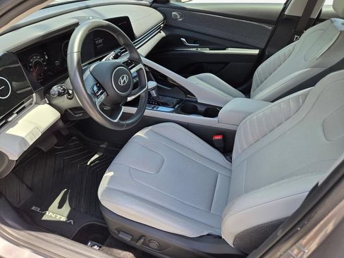 Certified 2025 Hyundai Elantra Limited FWD image 14