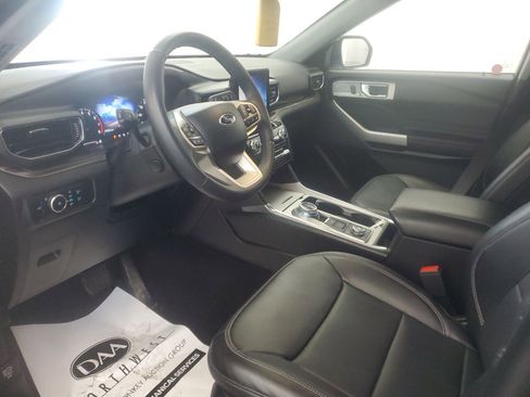 Used 2023 Ford Explorer Limited AWD/4WD image 6