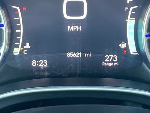 Used 2023 Chrysler Pacifica Touring-L FWD image 11