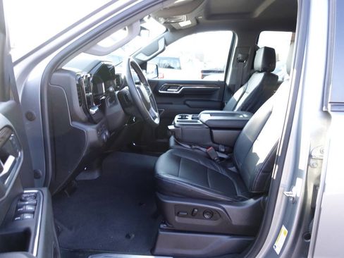 Used 2024 Chevrolet Silverado 1500 LT image 17