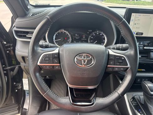 Used 2023 Toyota Highlander XSE FWD image 22