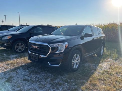 Used 2024 GMC Terrain SLE image 2