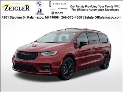 Used 2025 Chrysler Pacifica Limited