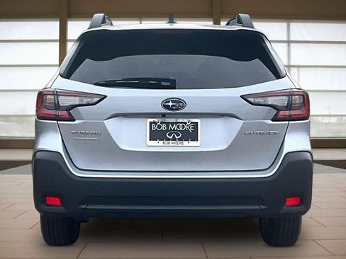 Used 2025 Subaru Outback Premium AWD/4WD image 4