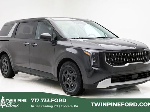 Used 2025 Kia Carnival image 1