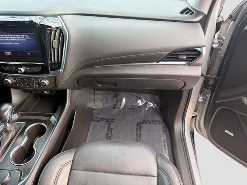 Used 2021 Chevrolet Traverse RS image 18