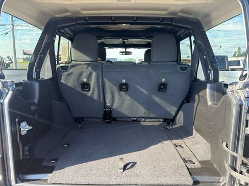 Used 2021 Jeep Wrangler Unlimited Rubicon AWD/4WD image 10