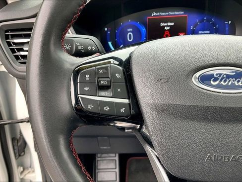 Used 2022 Ford Escape SEL w/ SEL Stealth AWD Package image 17
