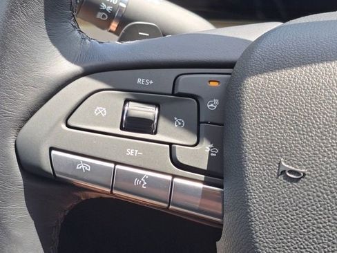 Used 2024 Cadillac XT4 Luxury w/ Cold Weather Package FWD image 17