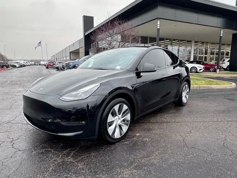 Used 2023 Tesla Model Y Long Range image 3