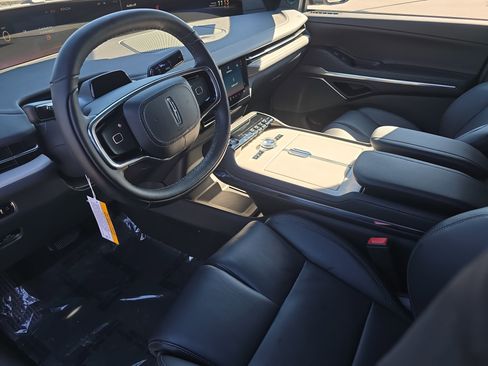 New 2026 Lincoln Navigator L Reserve w/ Jet Appearance Package image 17