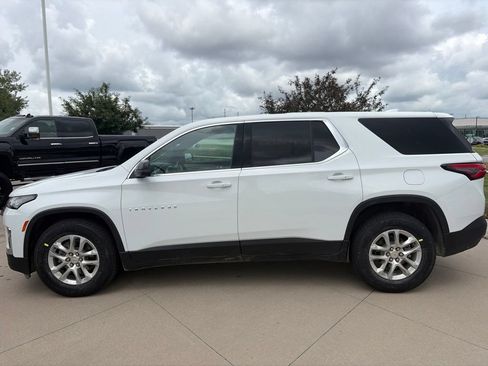 Used 2023 Chevrolet Traverse LS AWD/4WD image 5