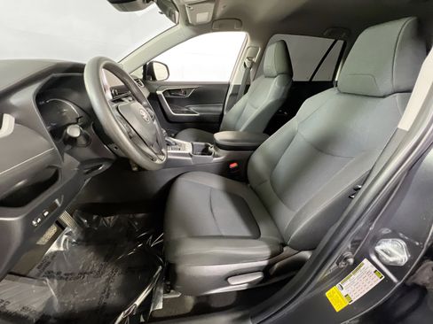 Used 2023 Toyota RAV4 LE AWD/4WD image 19