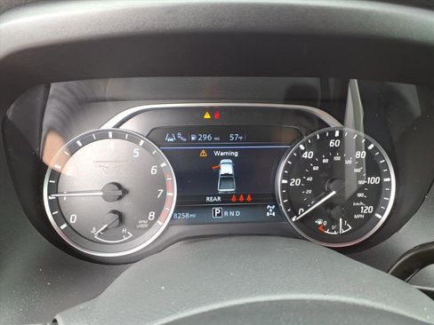 Certified 2024 Nissan Titan SV w/ SV Convenience Package image 9