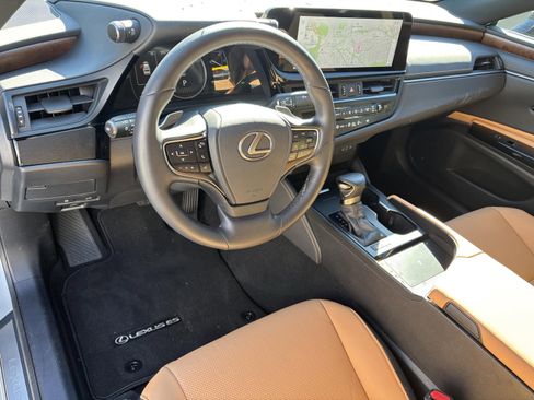 Used 2025 Lexus ES 300h w/ Premium Package image 22