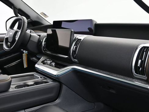 Certified 2025 Ford Expedition Tremor image 30