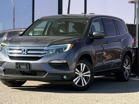 Used 2017 Honda Pilot EX image 3
