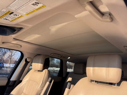 Used 2018 Land Rover Range Rover Sport HSE image 12