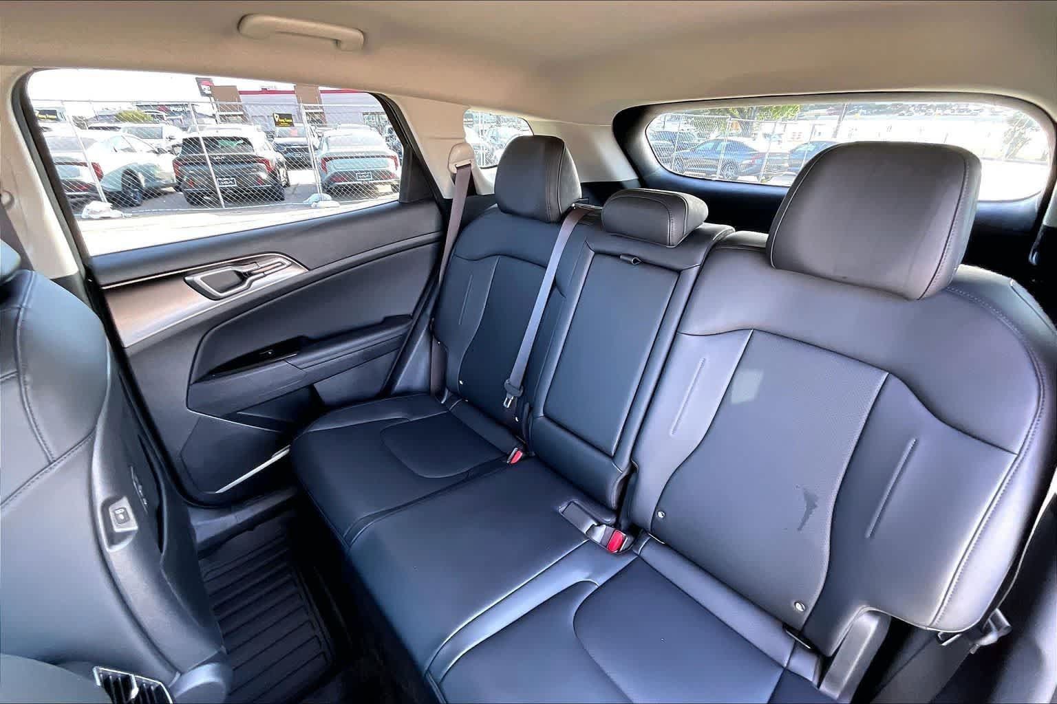 Certified 2025 Kia Sportage EX AWD/4WD image 28